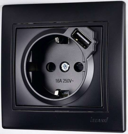 Розетка 1-м СП Mira 16А с заземл. + USB разъем черн. бархат LEZARD 701-4242-181