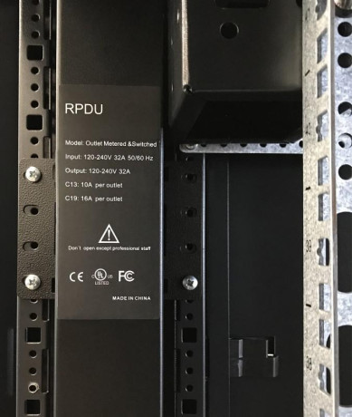 Кронштейн 1U Т-пазы и с перфорацией под крепежа "монетка" PMR-1U-TM-RAL9005 черн. (уп.8шт) Hyperline 444557